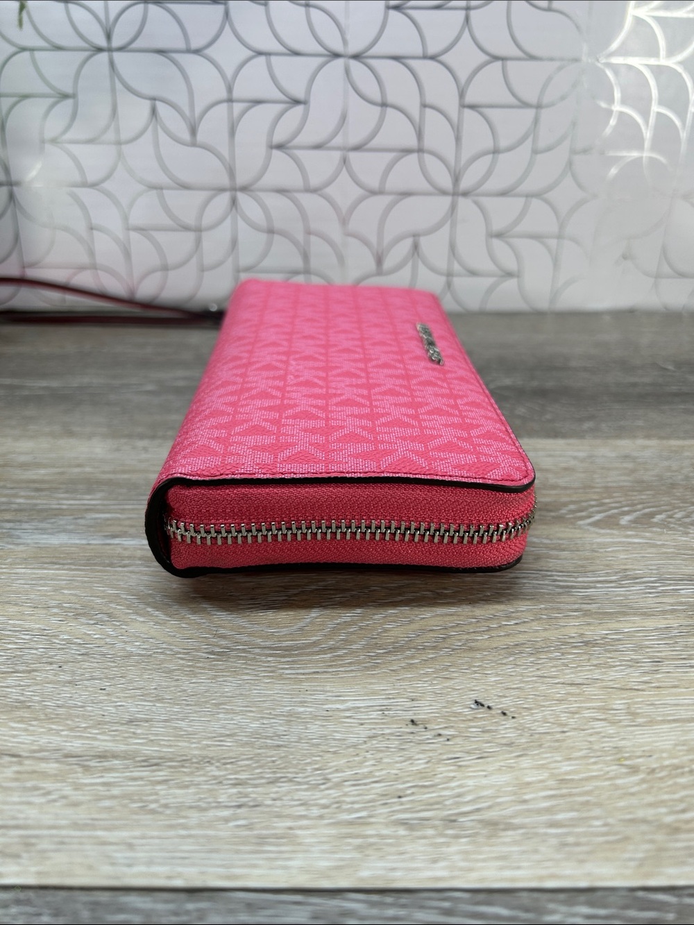 7239 Michael Kors Pink MK Signature Zip-Around Wristlet Wallet 437239 - Picture 6 of 12